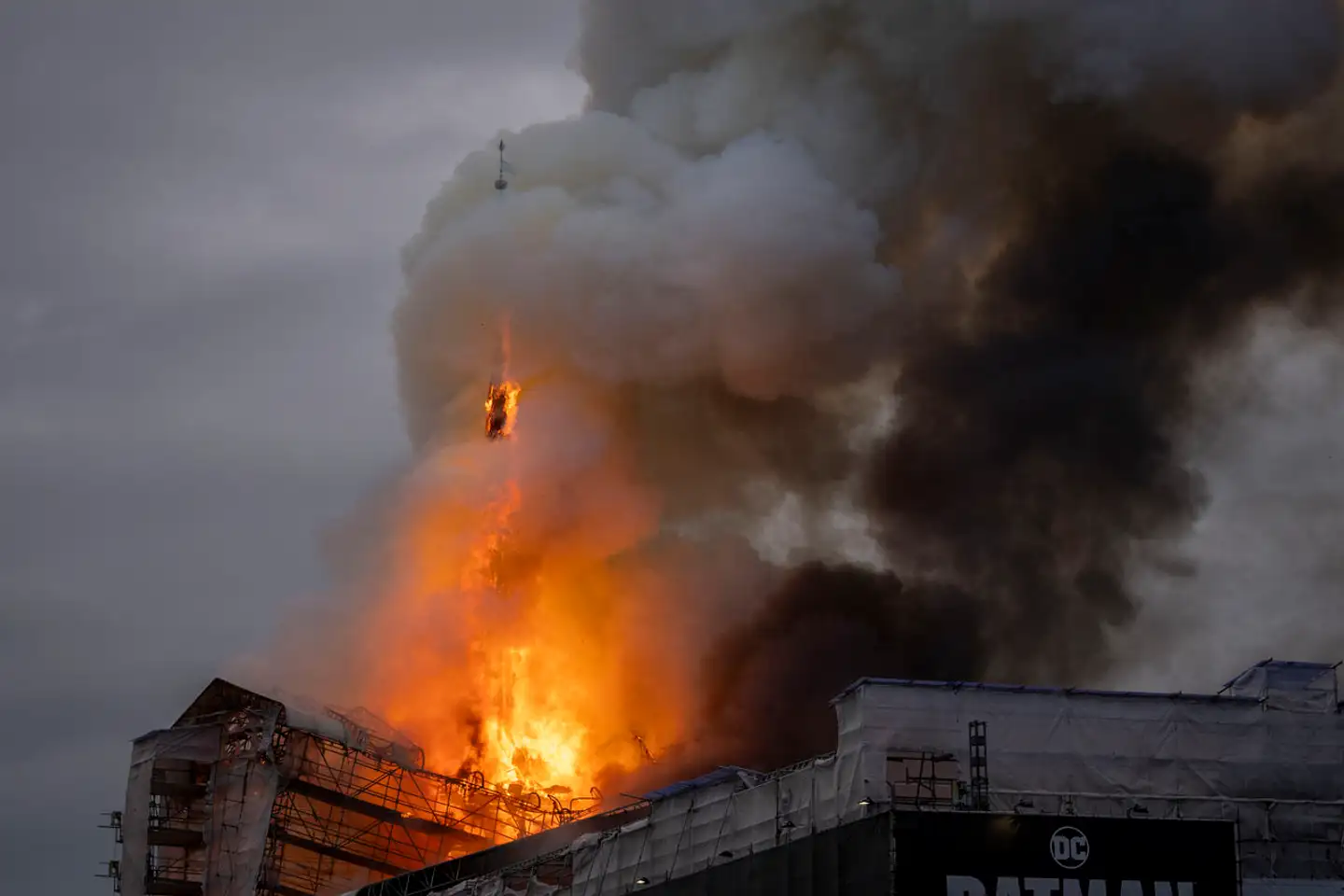 Brand i den historiske bygning Børsen i København tirsdag den 16. april 2024.