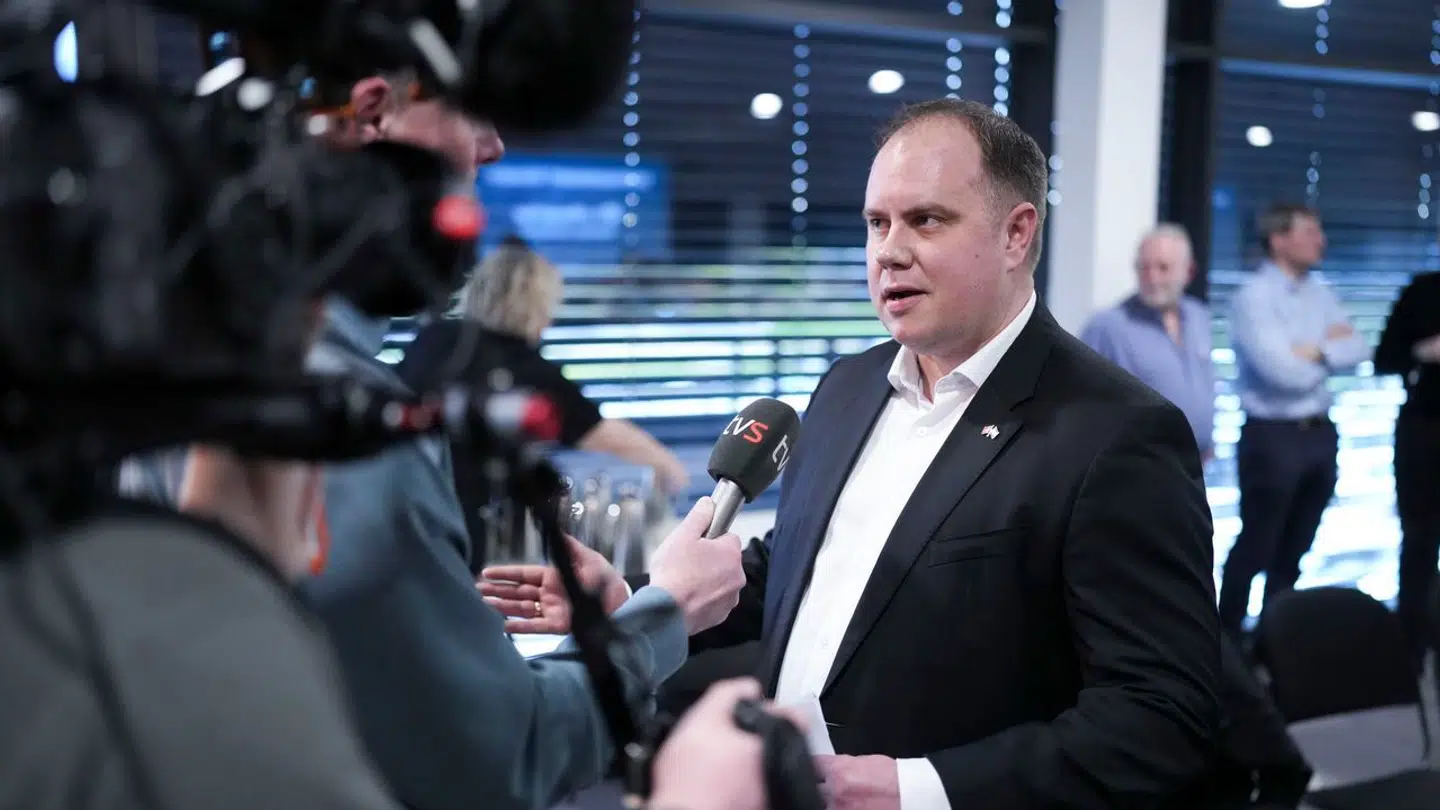 Nye Borgerliges formands kandidat folketingsmedlem Martin Henriksen, da Nye Borgerliges medlemmer mødes for at vælge ny formand ved det, der bliver et kampvalg, i Fredericia Idrætscenter tirsdag den 16. april 2024.. (Foto: Claus Fisker/Ritzau Scanpix)