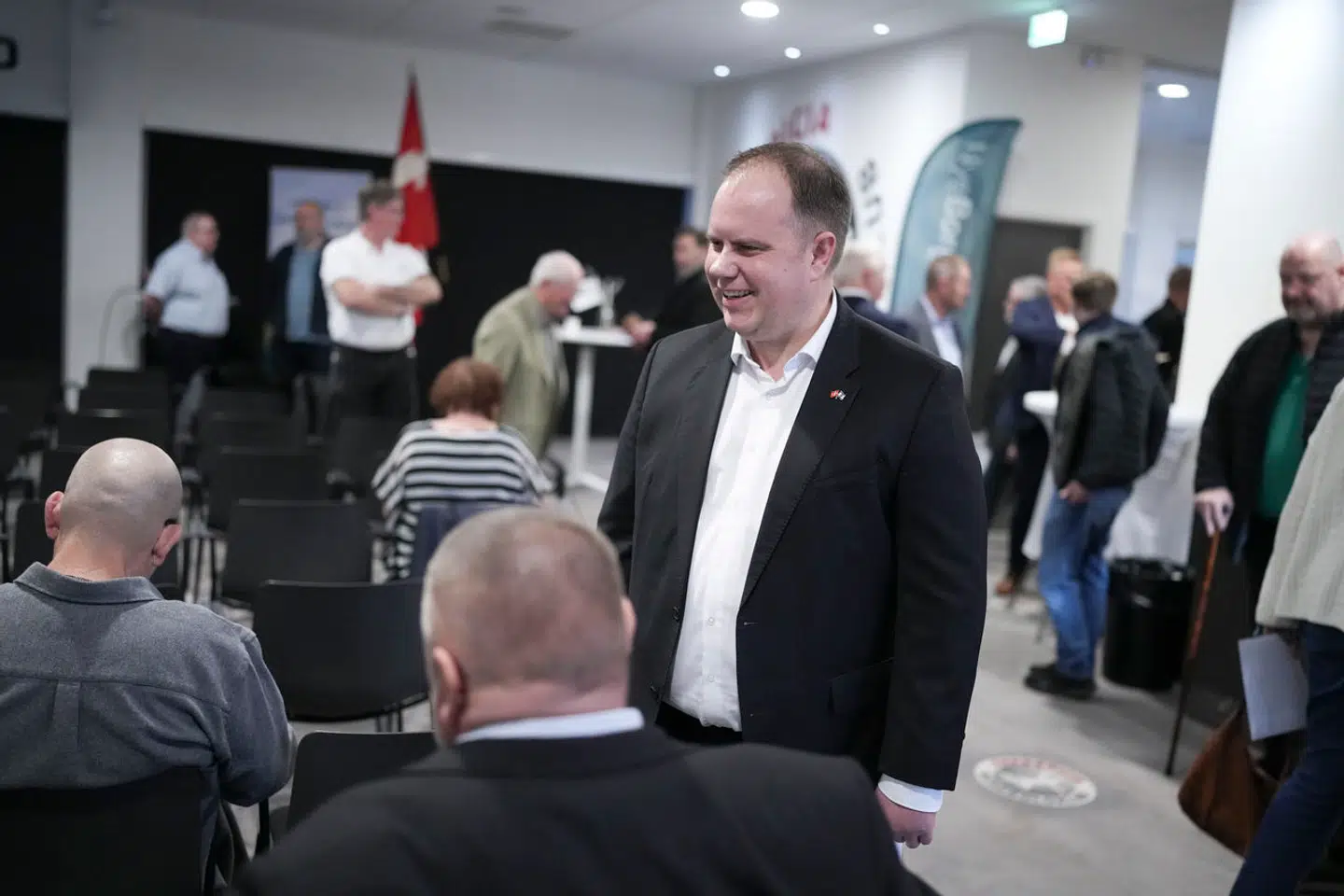 Martin Henriksen, ny formand for det nye Nye Borgerlige. Og kisteglad.