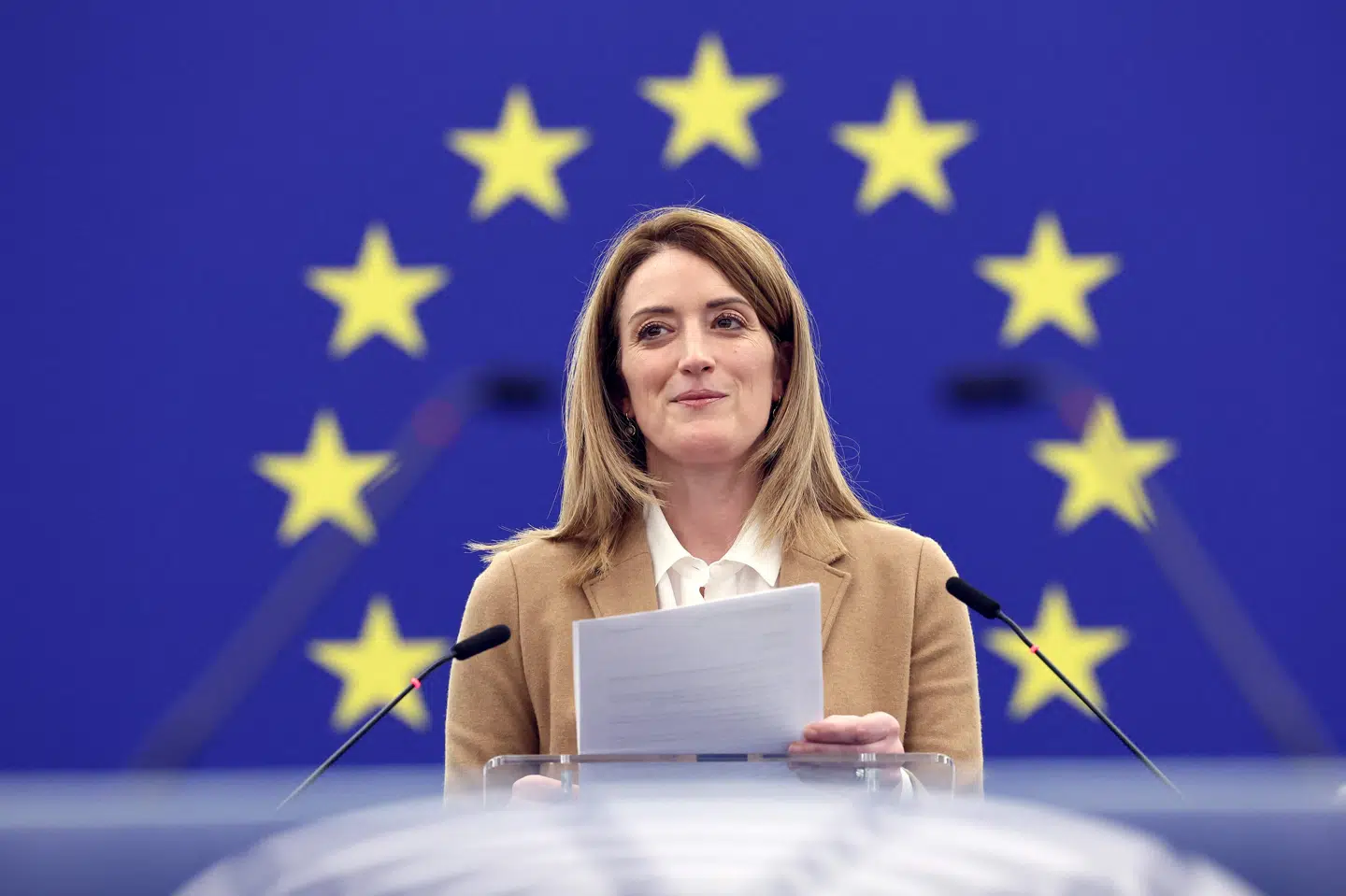 - Europæerne er klar over, at der er meget på spil ved stemmeurnerne. Og at det gør det endnu vigtigere at stemme i den nuværende geopolitiske situation. Jeg opfordrer vores borgere til at stemme til det kommende EU-valg, siger formanden i EU-Parlamentet, Roberta Metsola, i en pressemeddelelse i forbindelse med en stor europæisk meningsmåling.