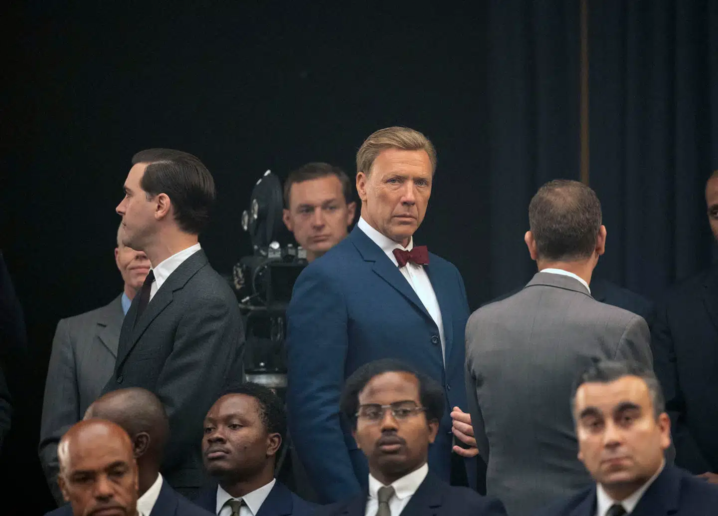 Med »Mad Men«-lækkerhed spiller den svenske superstjerne Mikael Persbrandt den kendte Dag Hammarskjöld, der kunne redde det meste af verden men tabte sig selv