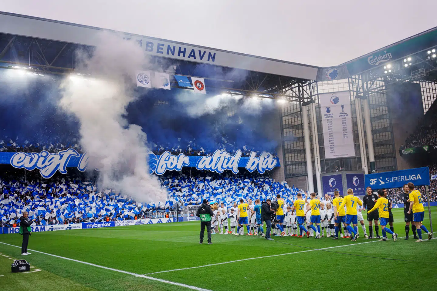 FCK-fans før derbykampen mod Brøndby i begyndelsen af april. Snart kommer Parken måske til at se helt anderledes ud.