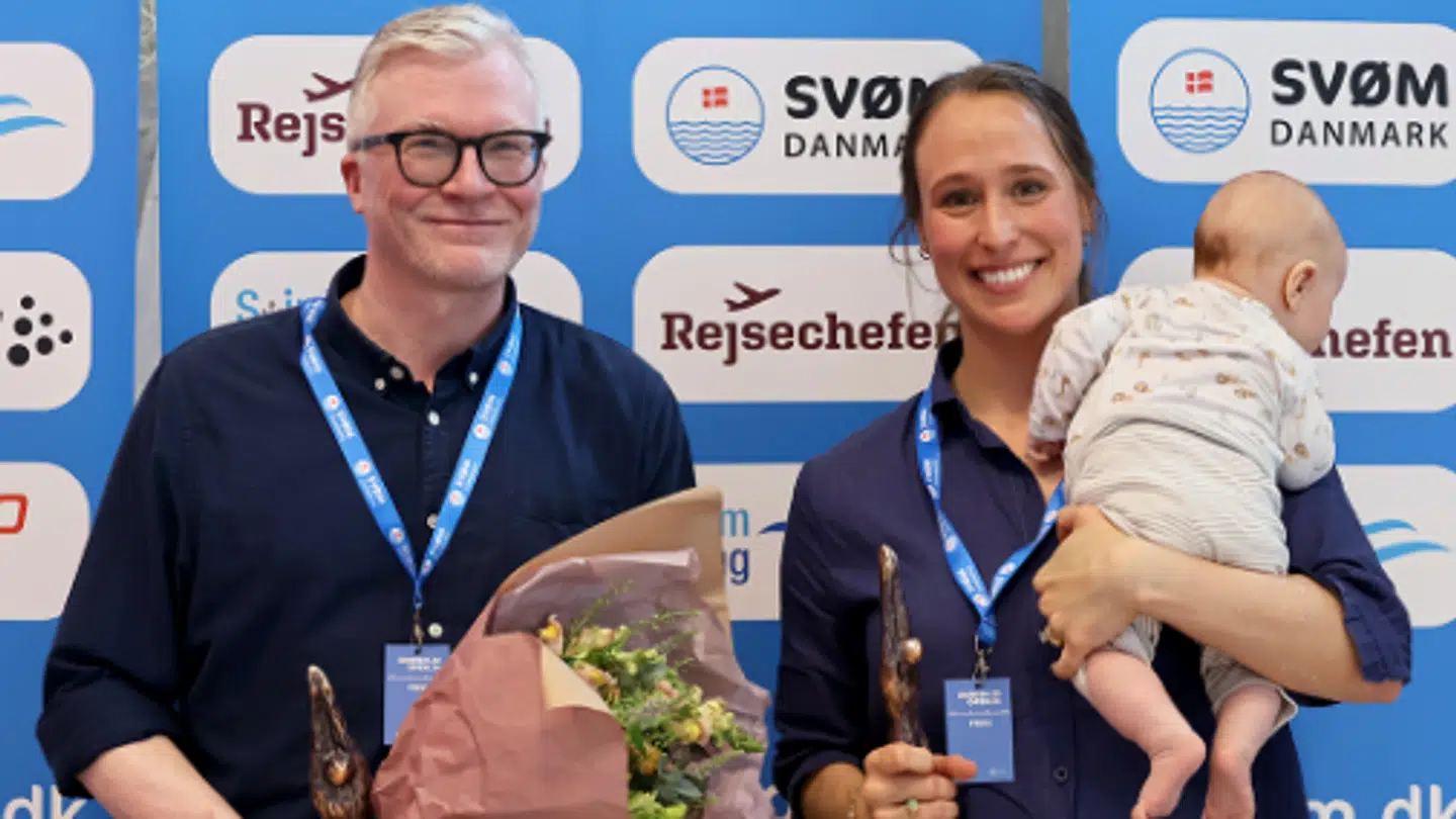Rikke Møller Pedersen og Simon Gleie - Knud Gleies søn - modtog Hall of Fame-statuetterne lørdag.