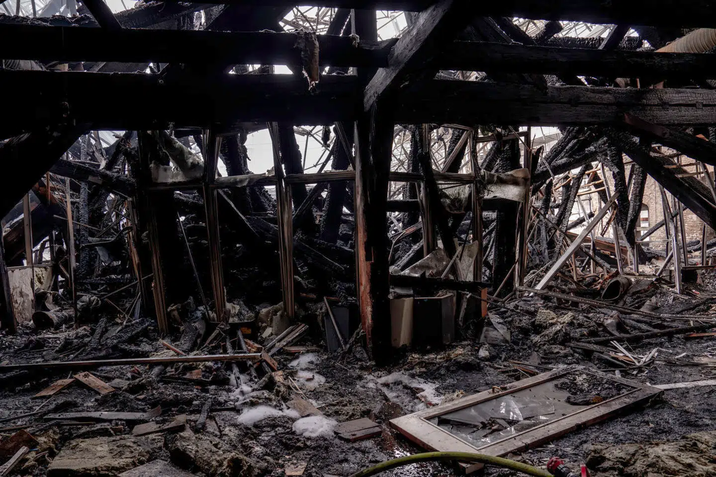 Dette rum plejer at være dækket af tag. Men nu er der frit udsyn til Københavns tårne.