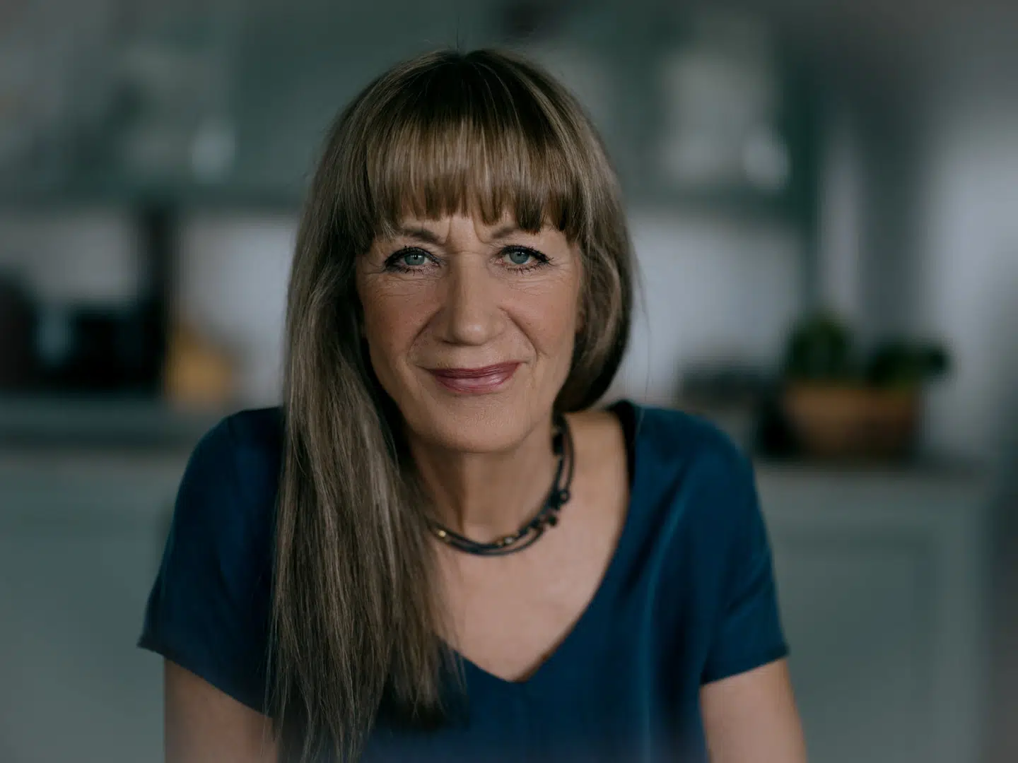 Karen West er uddannet jordemoder og »gammelfeminist«. I 1975 var hun med til at skrive afsnittet om abort i »Kvinde kend din krop«.