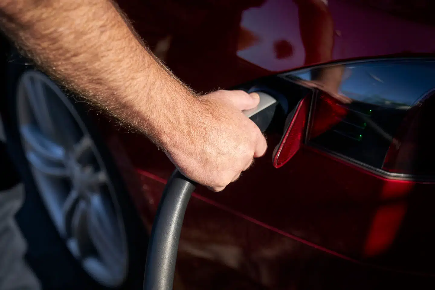 Ifølge Teslas app er der 26 Supercharger-stationer i Danmark, og hver station har en række ladestandere.
