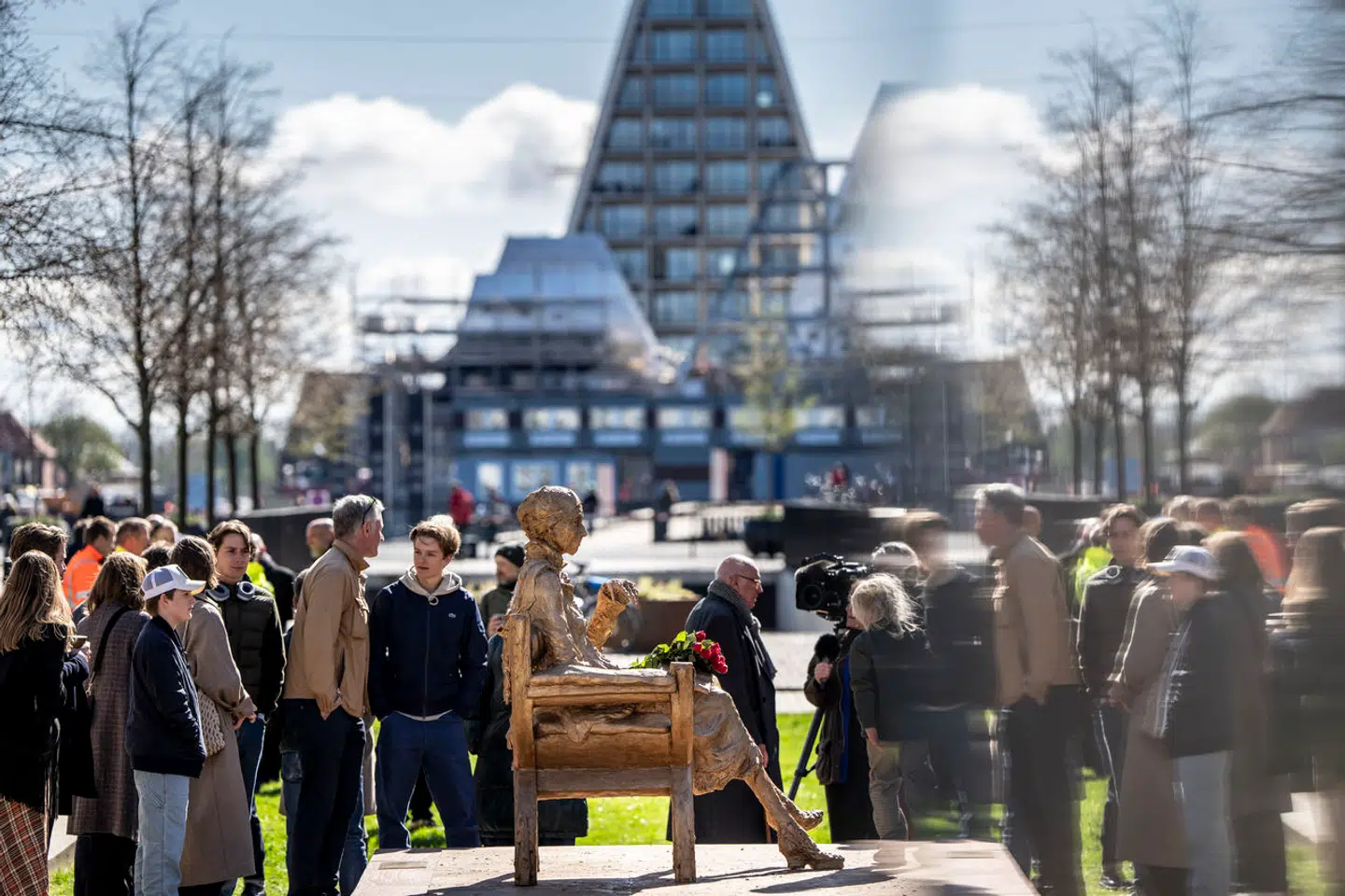 København har fået en ny statue af en prominent kvinde. Statuen er udført af billedhugger Rikke Raben.