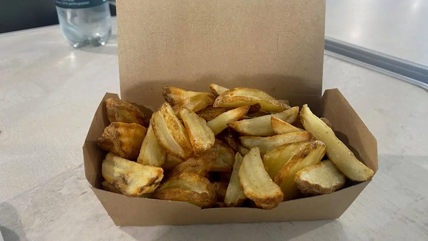 'Pomfritter må gerne være sindsoprivende varme. Man skal næsten kunne brænde sig på tungen.'
