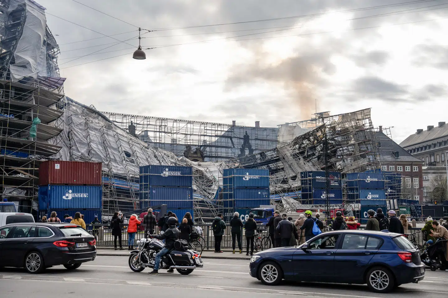 Ydermuren er faldet sammen på den nedbrændte Børsen.