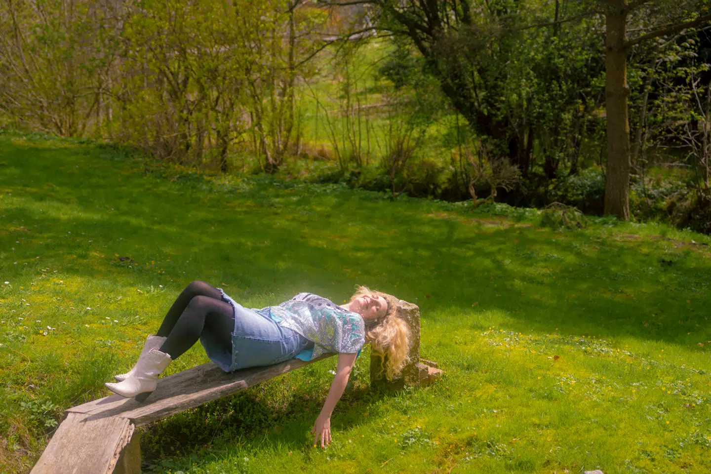 Forfatteren Dy Plambeck mener, at vi som samfund bør indse, at med efterhånden så mange vidt forskellige familieformer er det tid til et opgør. Både med kernefamilien og den sammenbragte.