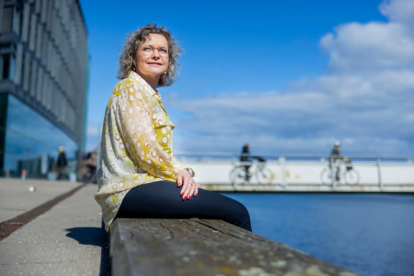 Bettina Brask brugte selv sine konfirmationspenge på et stereoanlæg. Nu er hun privatøkonom i Jyske Bank og har en helt klar køreplan for, hvordan konfirmander bedst forvalter deres penge.