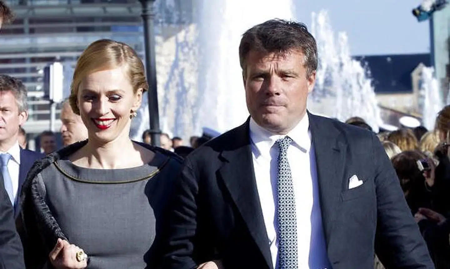 Peter Warnøe er så tæt ven med kronprinsparret, at han har været til mange royale fester. Her ses han til de royale tvillingers barnedåb i 2011. Peter Warnøe ankom sammen med Rose Gad.