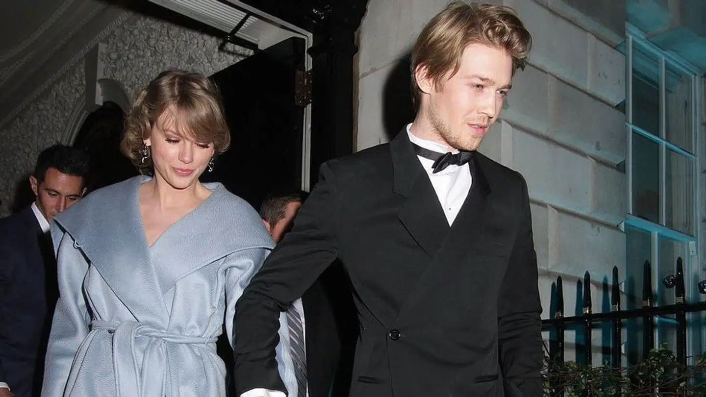 Taylor Swift og Joe Alwyn var sjældent i pressen sammen. Angiveligt skyldes det, at skuespilleren prøvede at leve et så 'normalt liv' som muligt. Noget som Taylor Swift i starten rosende fortalt til pressen om sin kæreste.