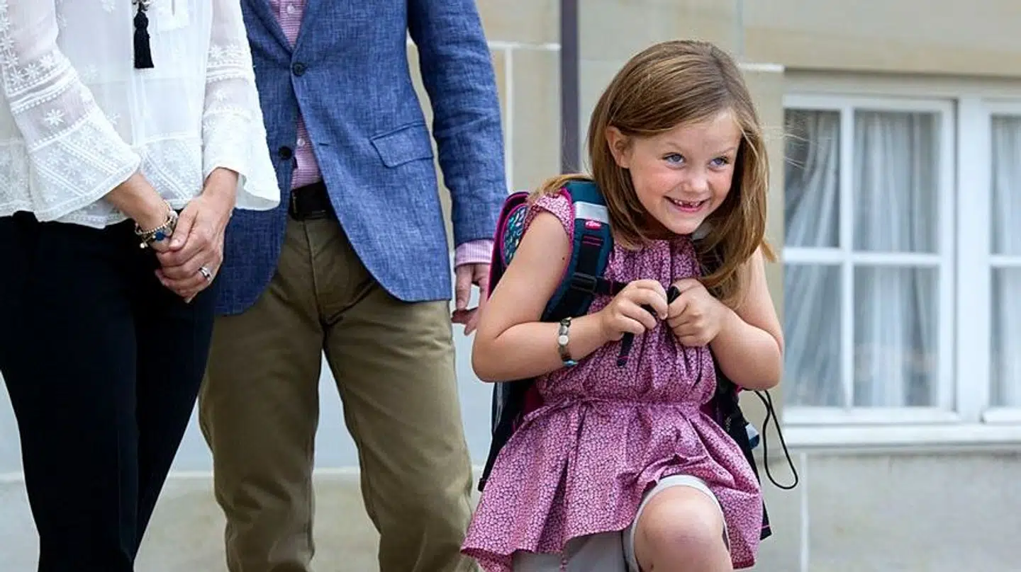 Prinsesse Isabellas på sin første skoledag.