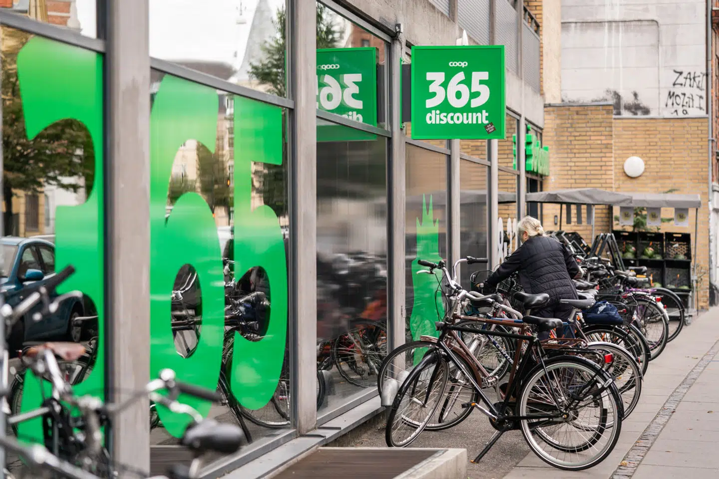 Coops nye kæde 365discount er et ihærdigt forsøg fra Coop Danmark på at genvinde terræn på discountmarkedet, der især er blevet indtaget af Netto-ejerne, Salling Group, og Rema 1000.