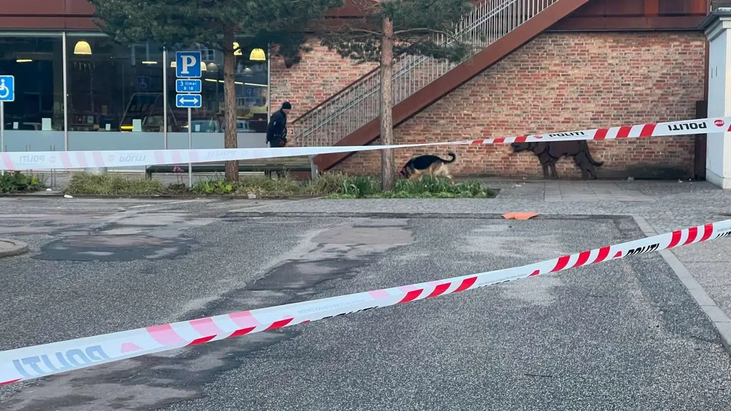 Søndag morgen har politiet haft et større område afspærret i Herning.