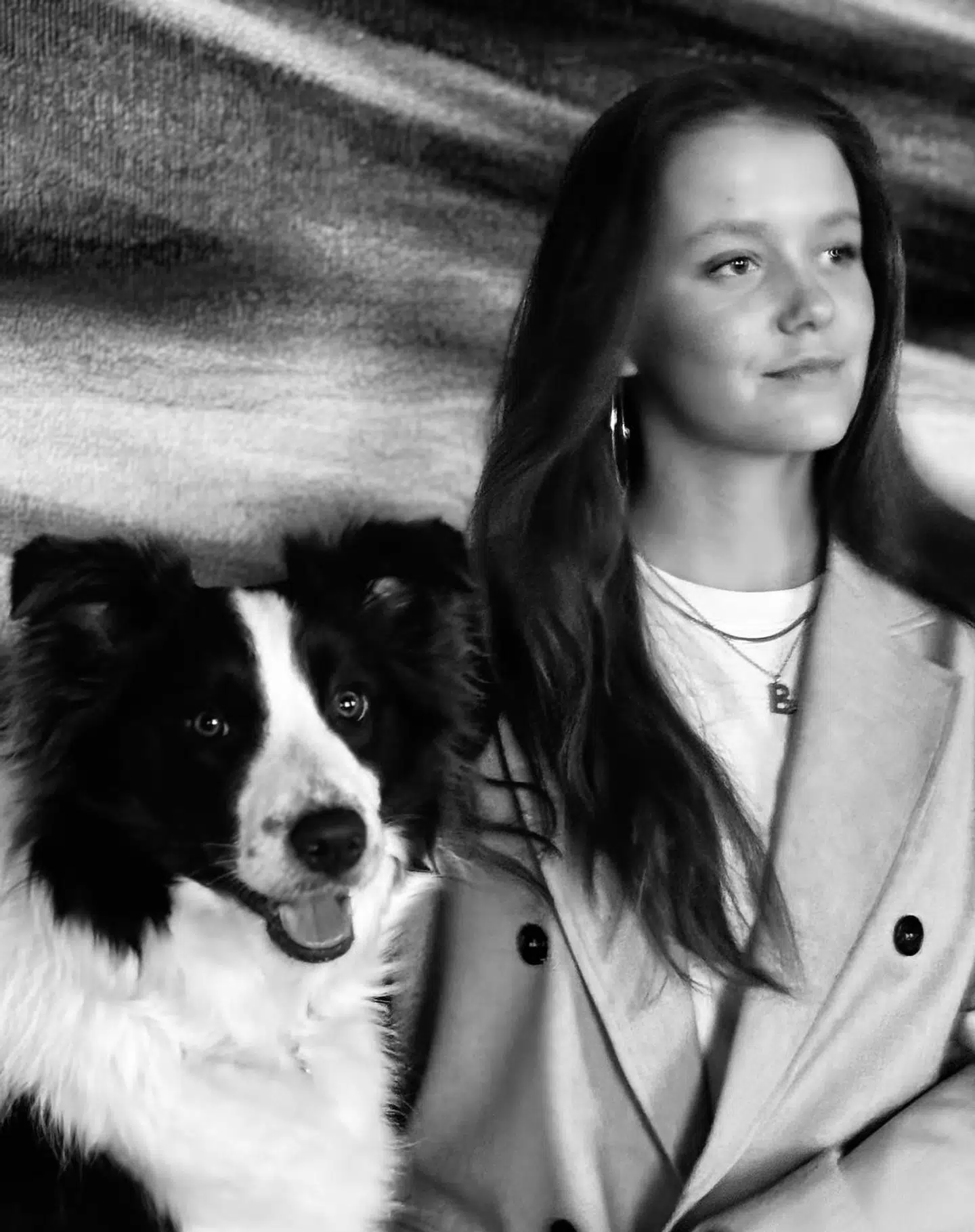 Her ses dagens fødselar sammen med familiens ene hund Coco.