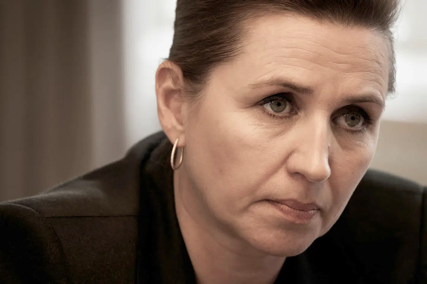 Statsministeren vil rejse en debat om tonen på sociale medier. En politisk kommentator har et bud på, hvorfor hun vil det.