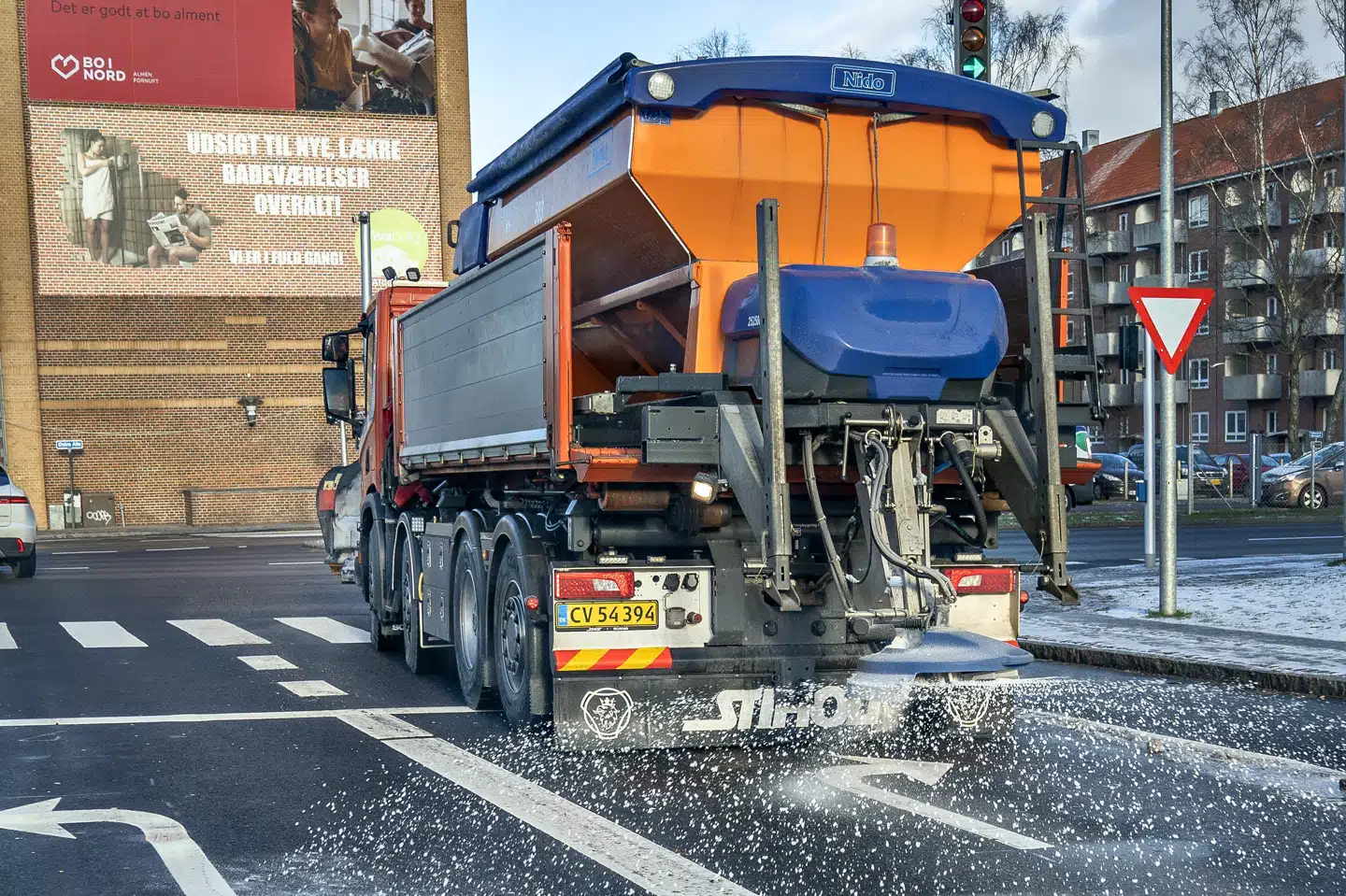 Ugen kommer til at være præget af nattefrost, og derfor opfordrer DMI til at være ekstra forsigtige på glatte veje, når man sætter sig i bilen om morgenen. (Arkivfoto).