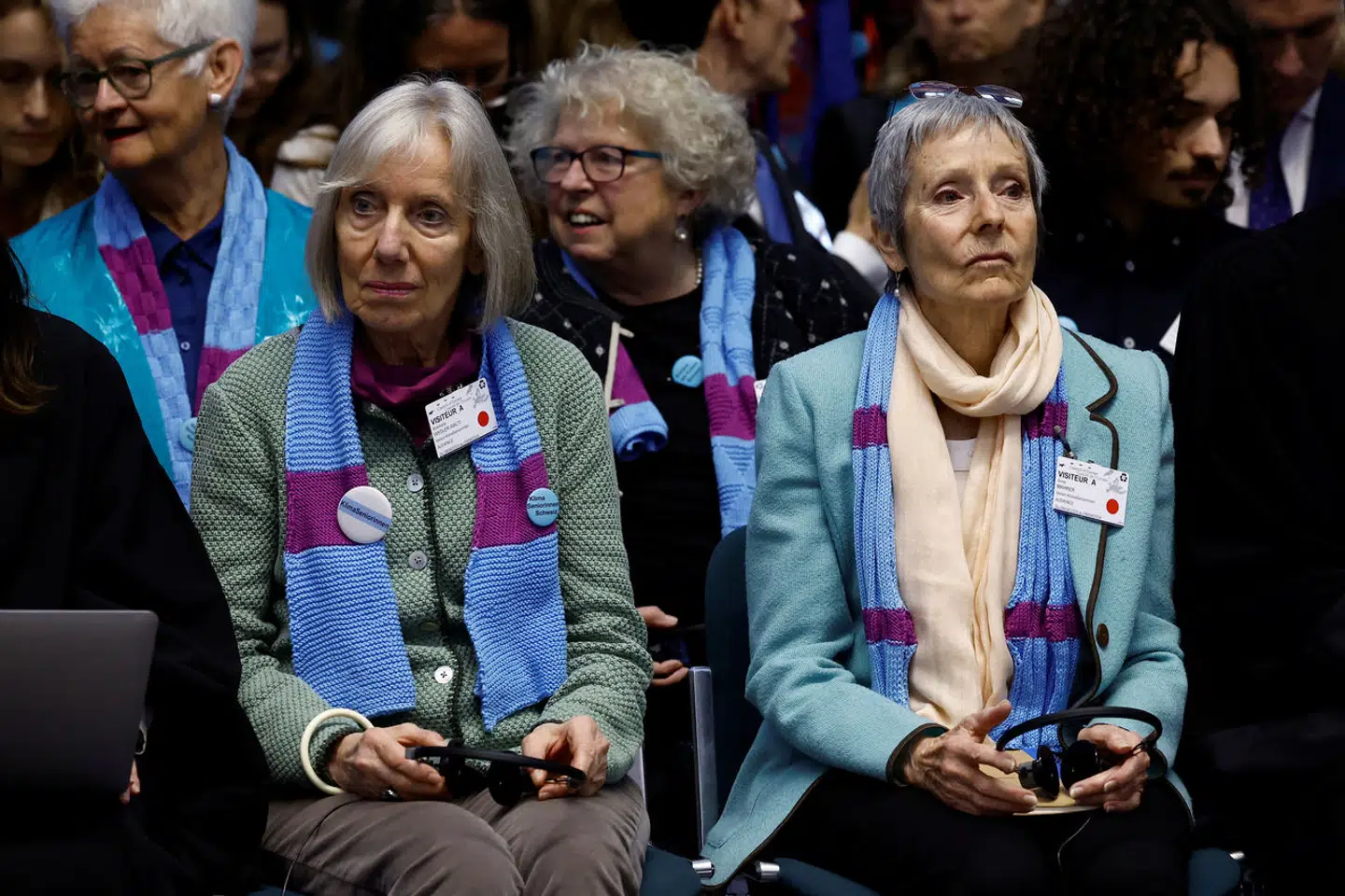»Verein KlimaSeniorinnen« bliver i dommen anskuet som en slags vagthund på klimaområdet, som kan repræsentere den kollektive (medlems)interesse, skriver Mikael Rask Madsen. På billedet ses to af de omtalte klimaseniorer Rosmarie Wydler-Walti og Anne Mahrer under domsforhandlingerne.