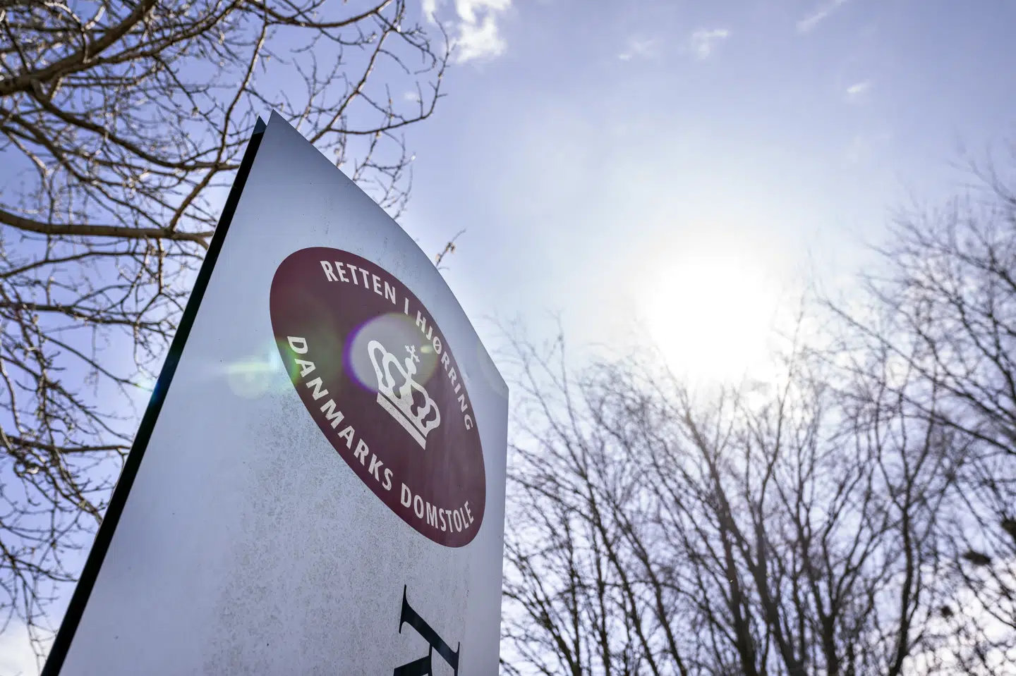 En mand på 33 år sigtes for at have slået sin ven gennem mange år ihjel med en kniv. Han fremstilles mandag i grundlovsforhør i Retten i Hjørring. (Arkivfoto).