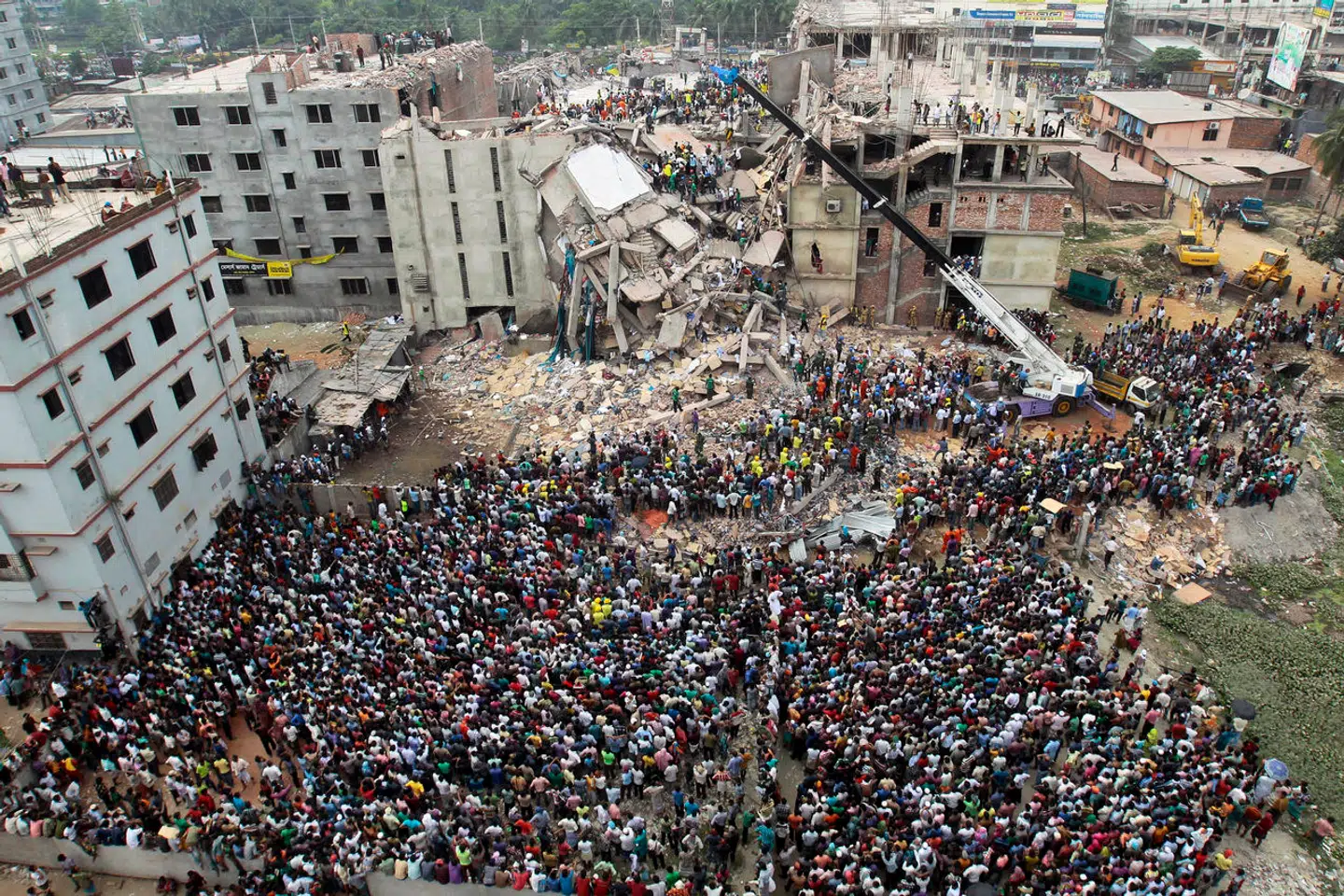 24. april 2013 kollapsede den nietagers store bygning Rana Plaza i Bangladesh. Mere end 1.100 mennesker døde – de fleste kvinder. Mindst 2.000 blev såret.