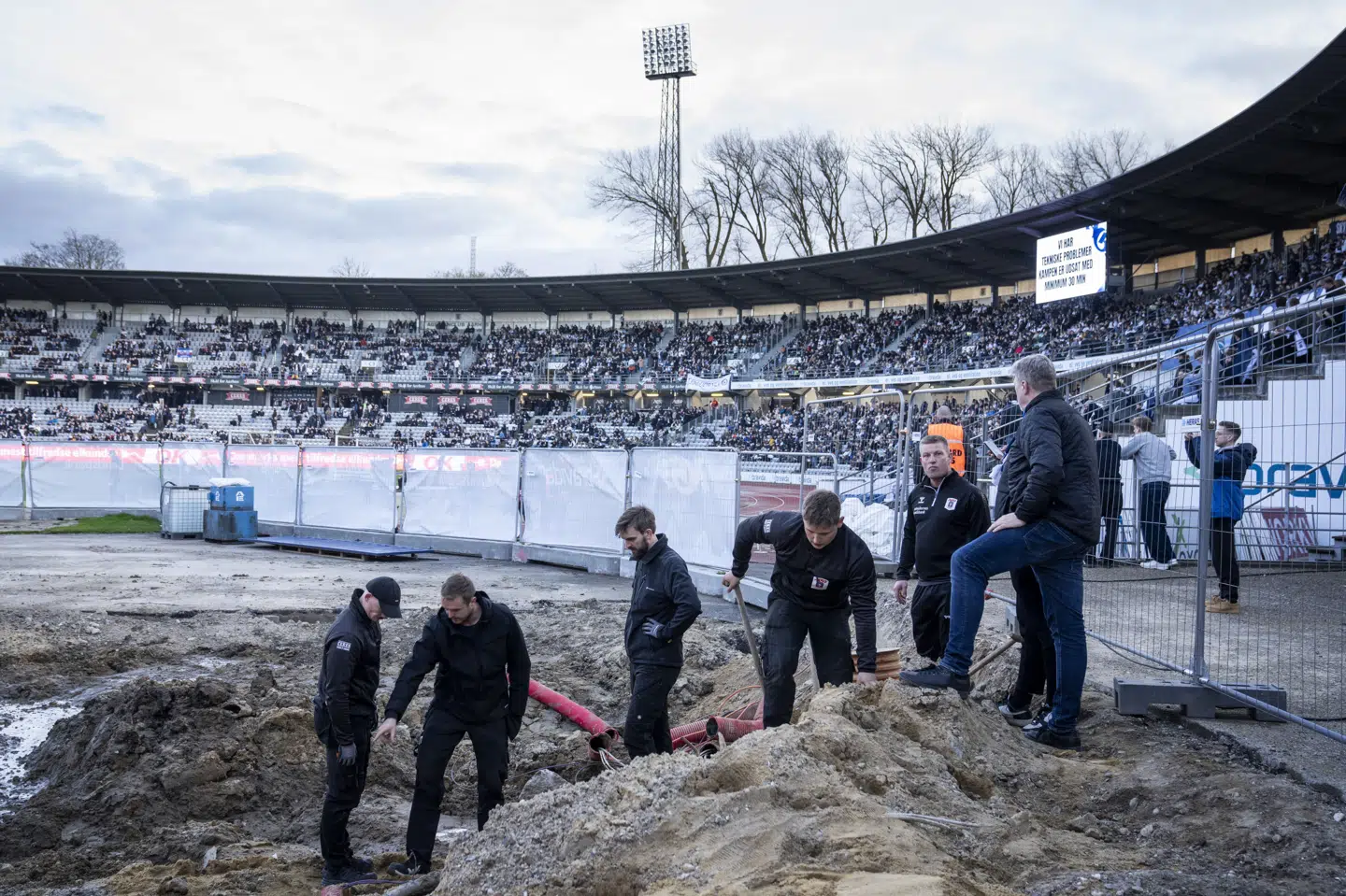 Der blev arbejdet på højtryk for at sikre afviklingen af AGF-FC Nordsjælland.