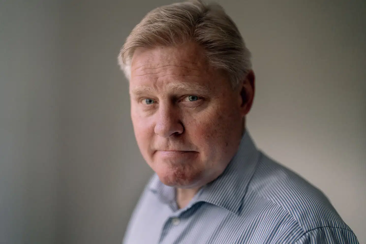 Den tidligere landsholdsspiller Henrik »Store« Larsen er ikke i tvivl om, hvordan Danmark kan komme langt til EM i Tyskland, hvor England, Slovenien og Serbien venter i gruppespillet. Faktisk kan det nuværende landshold lære meget af truppen fra 1992, mener han.