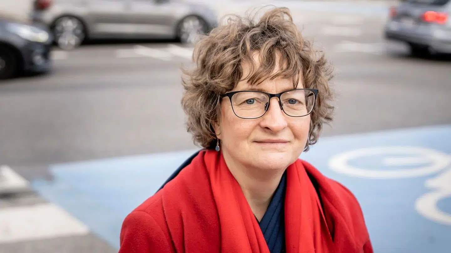 Teknik- og miljøborgmester Line Barfod fra Enhedslisten forsvarer, at Københavns Kommune bruger skattekroner på 'godtvejrspatruljer' og 'lommeaskebægere'.