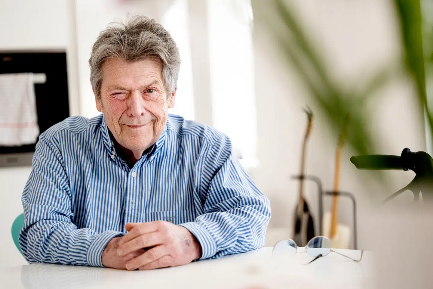 Niels Olsen har glimt i øjet, når han fortæller om kærligheden til Kirsten.