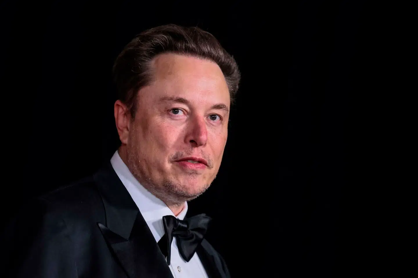 Elon Musk, der blandt andet ejer Tesla og det sociale medie X, er kommet under beskydning af den australske regering, efter at han har nægtet at fjerne videoer, der viser et blodigt knivoverfald i en forstad til Sydney tidligere på måneden.