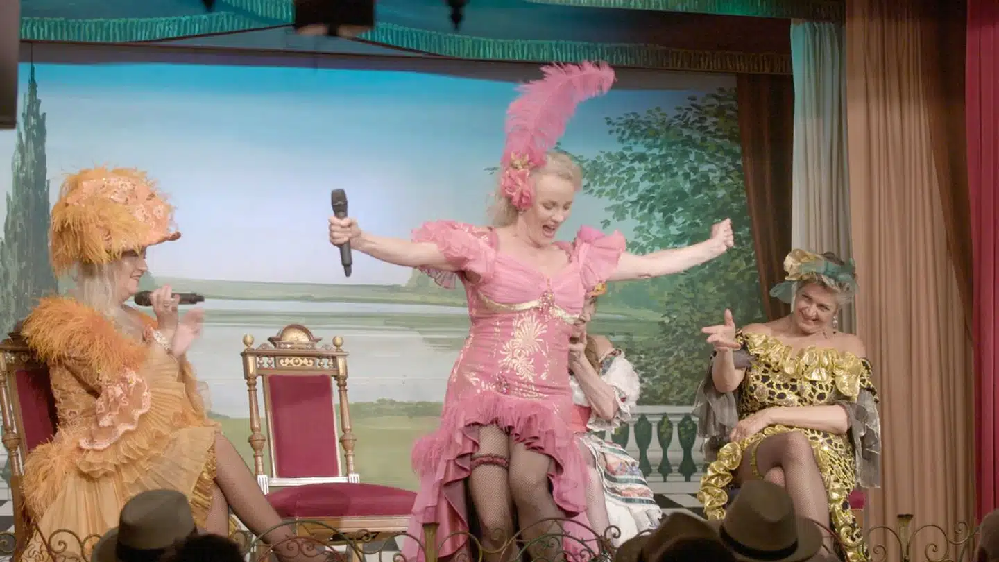 De er her stadig. På et hængende hår. Tina Grunwald, Sus Mathiasen og Ann Farholt fra sidste års sæson i Bakkens Hvile.