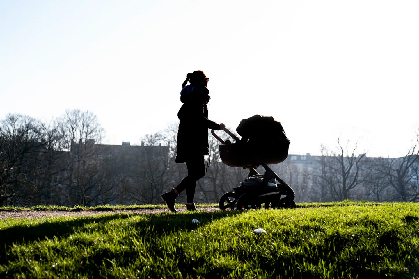 Det er virksomhedernes tur til at tage ansvar for at sikre, at en barsel ikke bliver en økonomisk og karrieremæssig straf, mener Mia Palvig Fabricius.