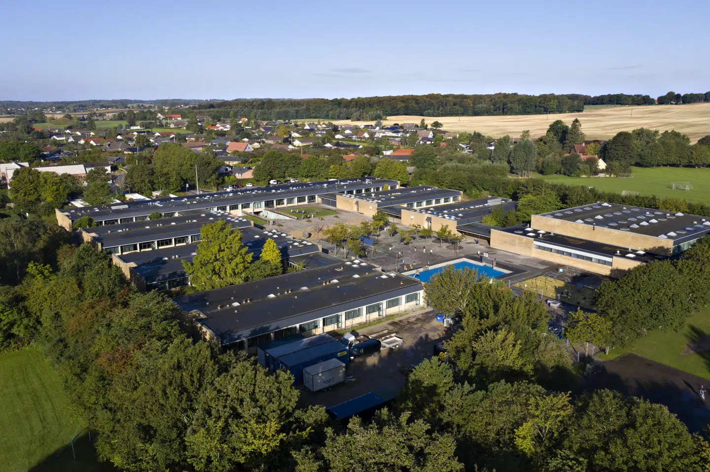 Elsted Skole i Lystrup nord for Aarhus blev tirsdag evakueret, da der blev indtelefoneret en bombetrussel. (Arkivfoto).