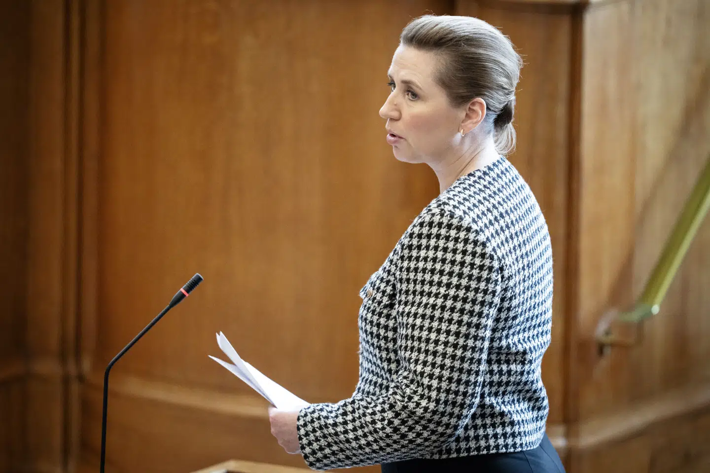 Mette Frederiksen begræder lukkede slagterier og opfordrer landbruget til at tage ansvar for danske arbejdspladser.