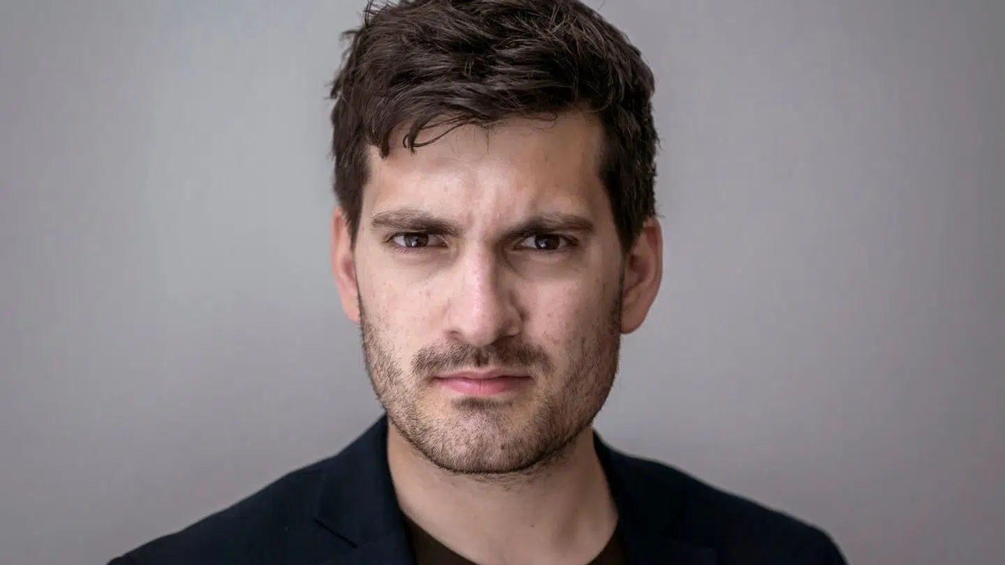 Frederik Vad Nielsen, udlændinge- og integrationsordfører for Socialdemokratiet, er kommet i modvind efter tale. Nu bakker eks-muslim ham op.