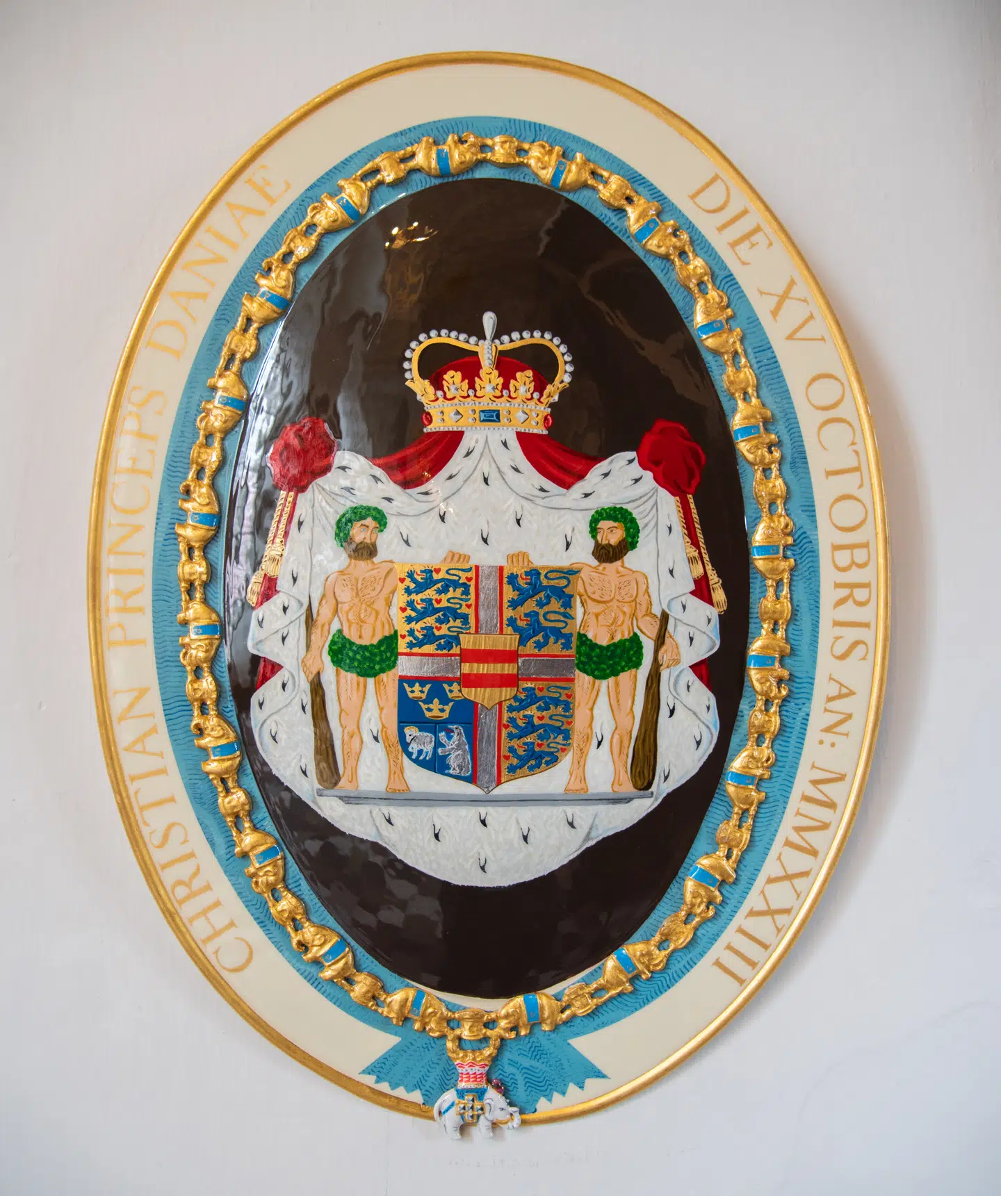 Her er kronprins Christians våbenskjold.