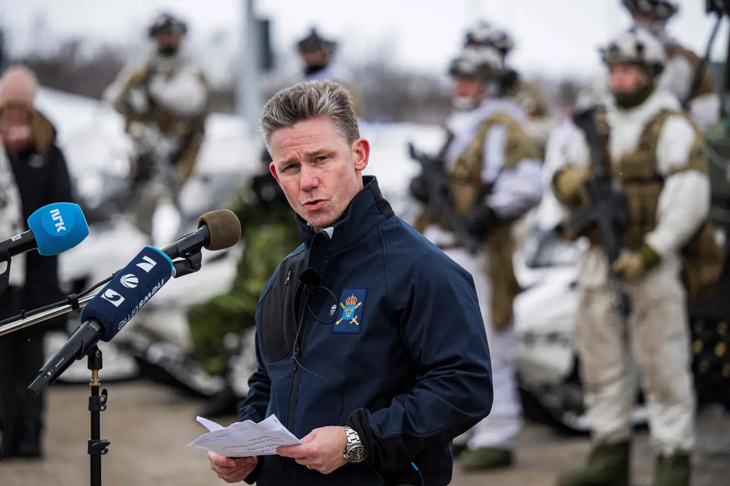 Sveriges forsvarsminister, Pål Jonson, har talt med forsvaret efter kritik af kommunikationen om søndagens "skarpe indsats". (Arkivfoto).