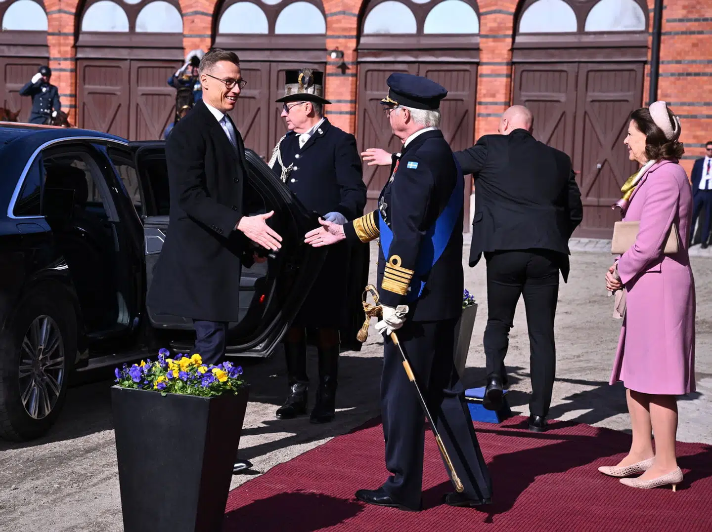 Her tager det svenske kongepar imod de finske gæster.