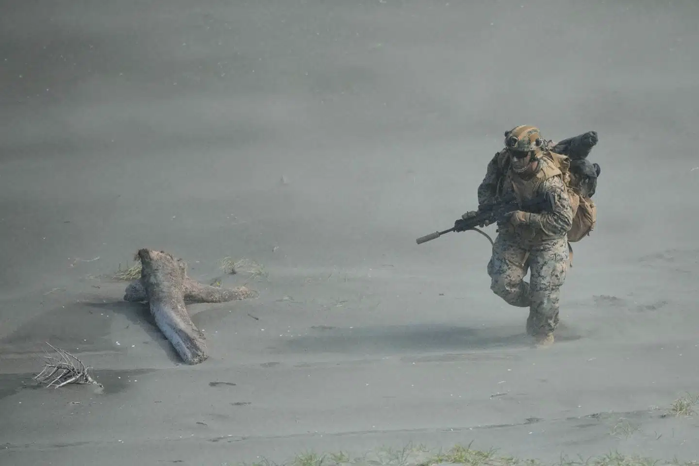 En amerikansk marineinfanterist i løb under den årlige Balikatan-øvelse. I denne uge danner øvelsen bagtæppe for topmøde mellem USA og Kinas udenrigsministre.