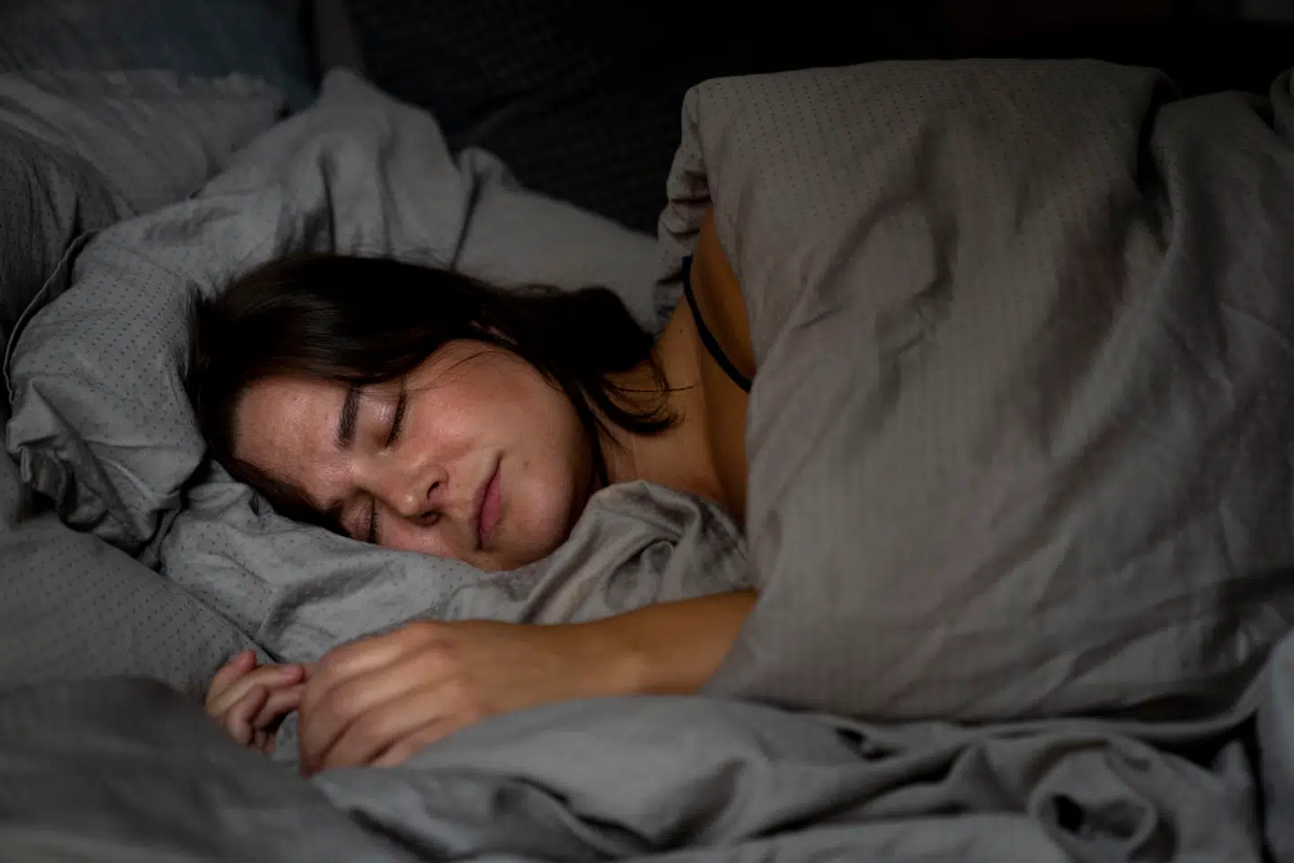 32 procent af befolkningen over 18 år oplever at sove mindre end syv timer i døgnet. Det er mindre end anbefalingen.