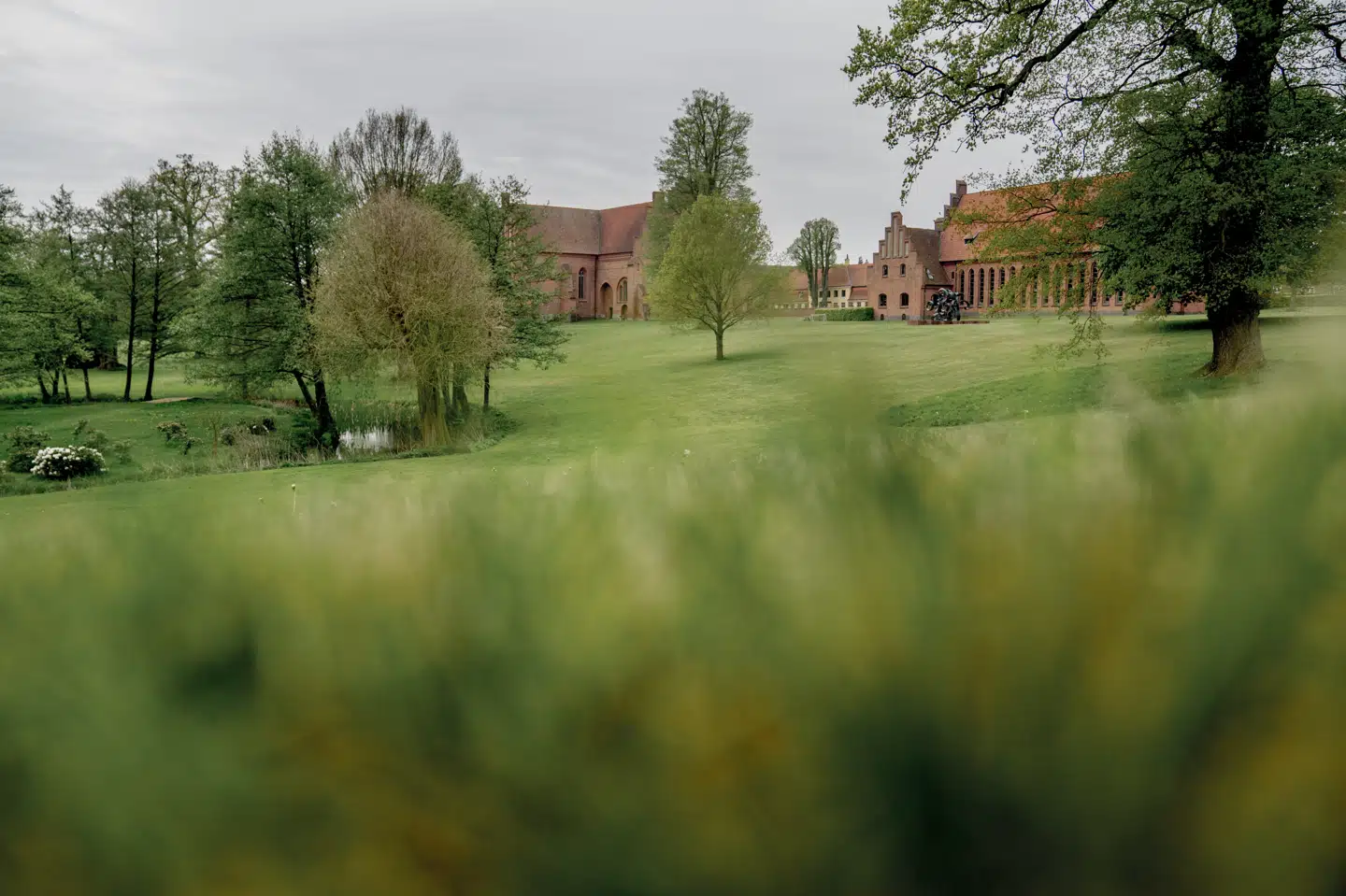 Fem drenge er tiltalt for at have udsat to andre for vold på et værelse på Herlufsholm Kostskole, der ligger lidt uden for Næstved. (Arkivfoto).
