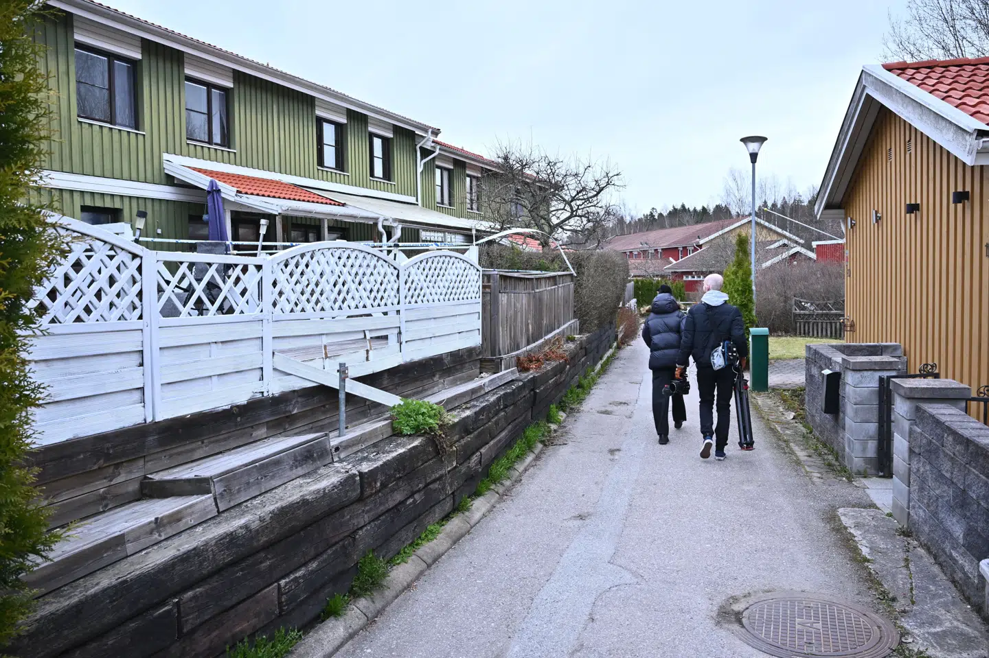 To livløse børn blev tirsdag fundet i et hjem i Södertälje tæt på Stockholm. Politiet mistænker, at der er sket en forbrydelse.