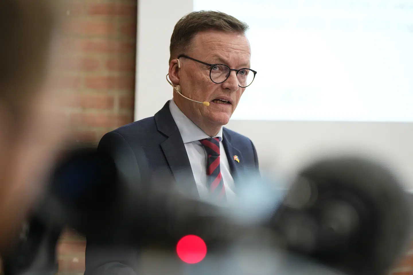 Kommunaldirektør i Randers Kommune Jesper Kaas Schmidt fortæller på et pressemøde, at indsatser ved Nordic Waste kan efterlade et stort hul i kommunekassen.