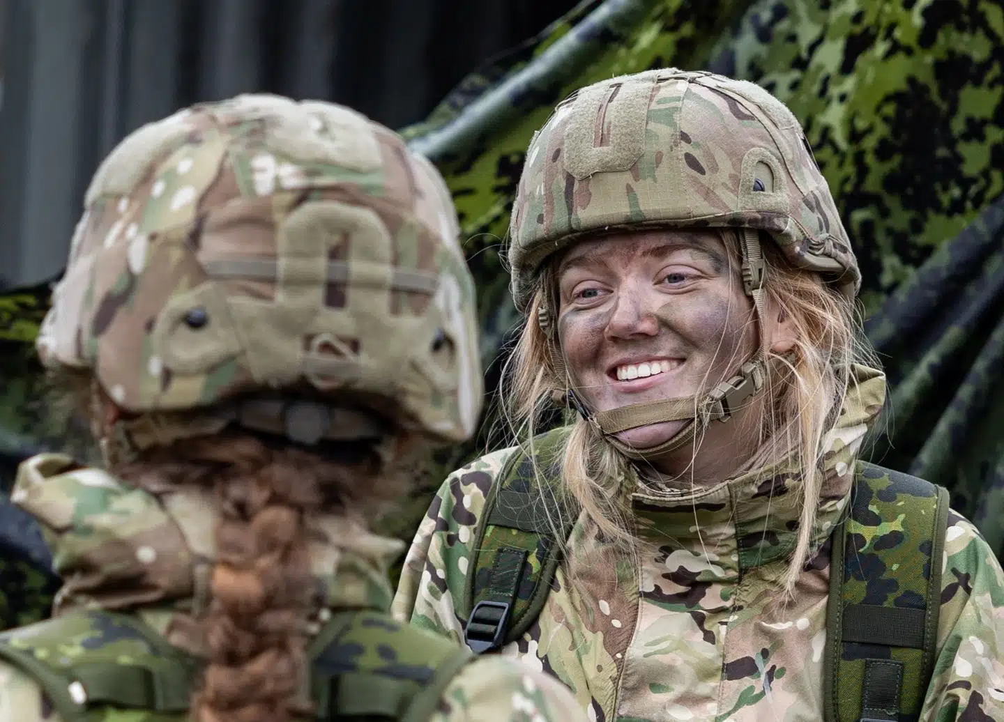 I dag er hver fjerde værnepligtig en frivillig kvinde. I fremtiden skal de tjene på samme vilkår som mændene.