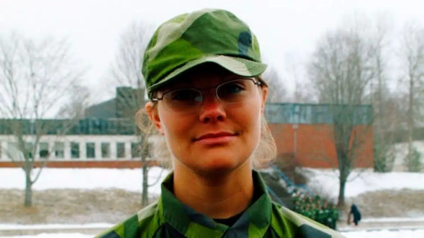 I 2003 var kronprinsessen gennem en grunduddannelse i det svenske forsvar.