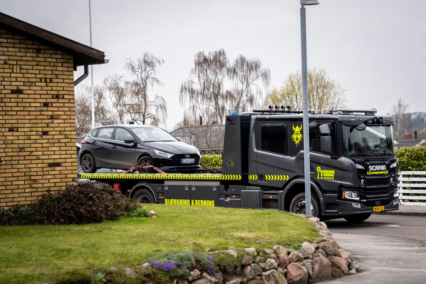 Det var denne bil, den i dag tiltalte mand ejede i perioden omkring sagen fra Kirkerup og overfaldet i Sorø. Da manden blev anholdt på sin adresse i april blev den beslaglagt. Foto: Ida Marie Odgaard