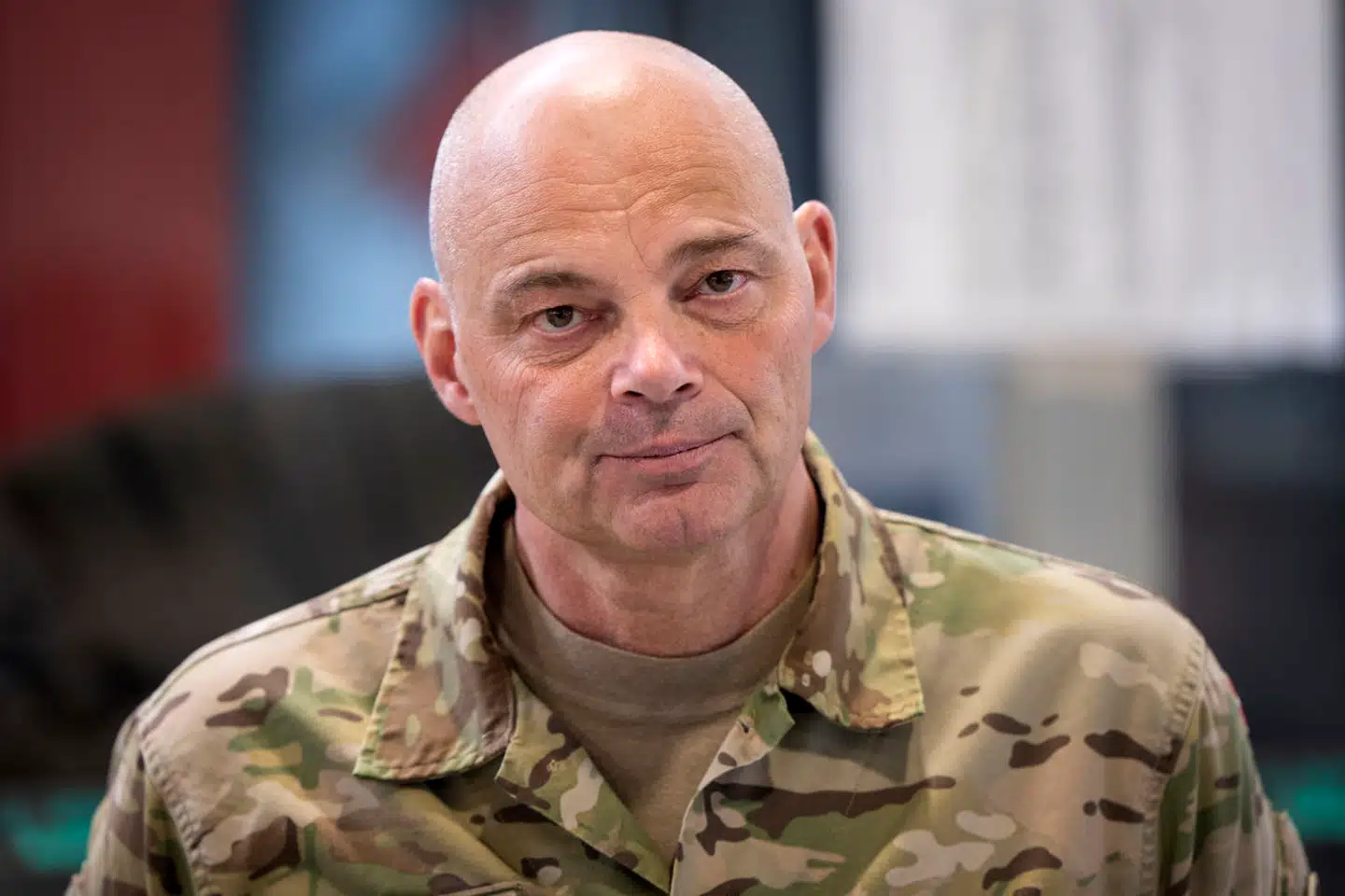 Fungerende forsvarschef Michael Wiggers Hyldgaard fotograferet ved pressearrangement på Flyvestation Skrydstrup 16. april 2024. Han er i uniform, men lidt efter temperament er 27 procent eller 32 procent af de ansatte i Forsvaret civile uden uniform.