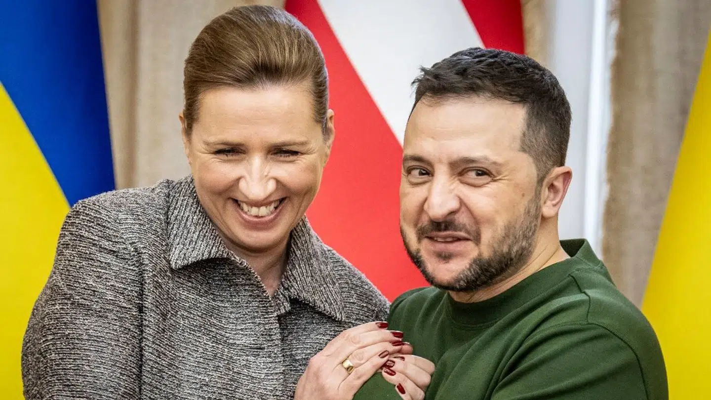 Her ses ukraines præsident Volodymyr Zelenskyj og statsminister Mette Frederiksen (S) sammen under et tidligere møde.