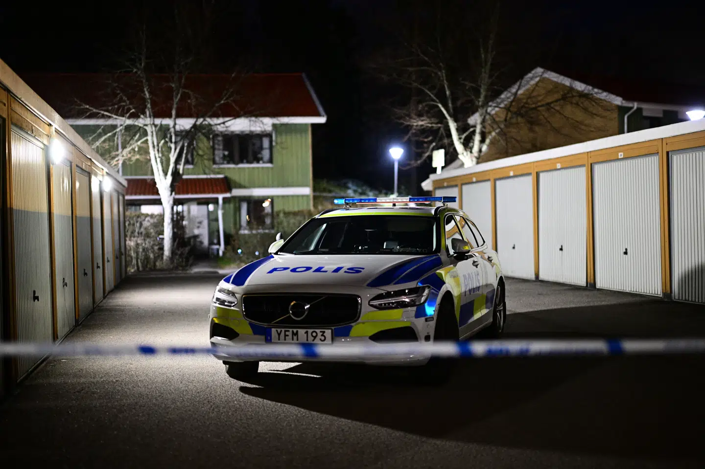Politiet i Södertälje tirsdag aften efter en nabo havde alarmeret ordensmagten. Her fandt man to børn, som hurtigt blev konstateret døde.